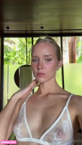  Caroline Zalog - Thumb