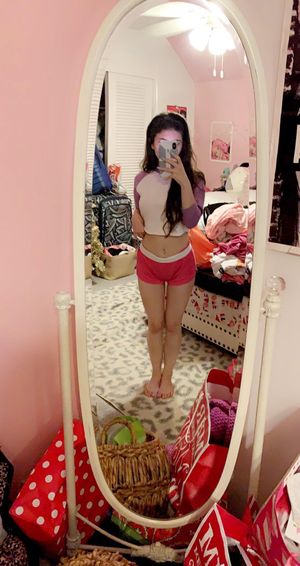 kylienoir - Thumb