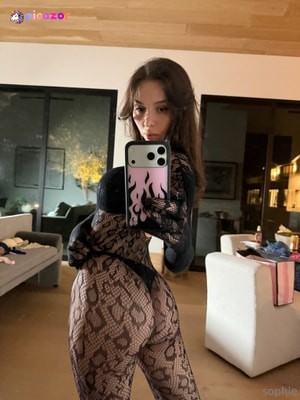 Sophie Mudd - Thumb