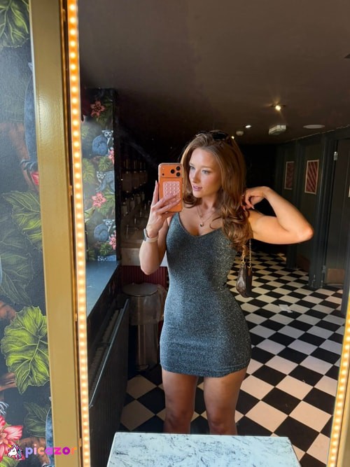 phoebeisginger  - Image