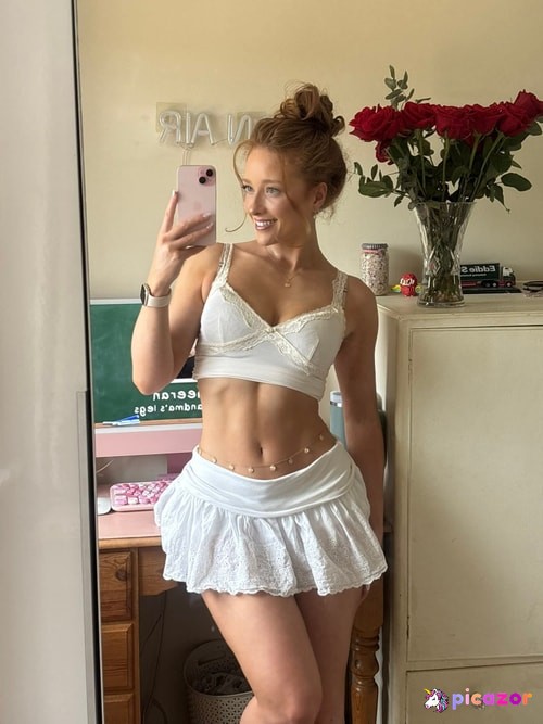 phoebeisginger  - Image