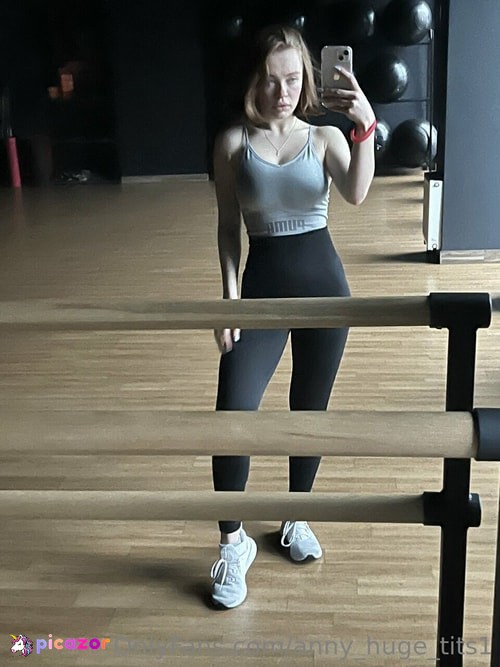 anny_huge_tits - Image