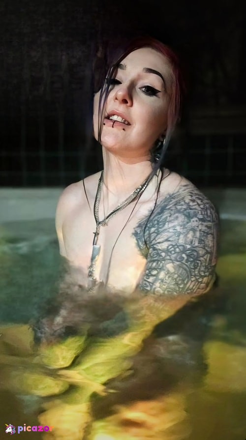 Goth muscle mommy - Image