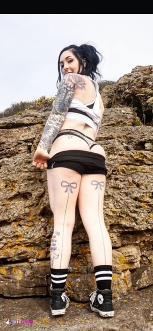 goth-muscle-mommy photo #2 photo n 2