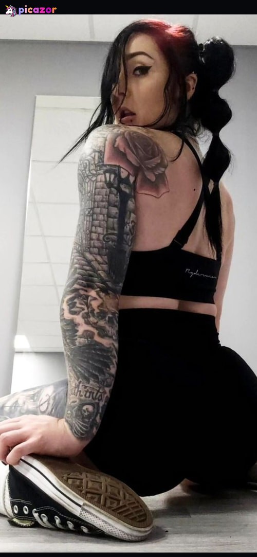 Goth muscle mommy - Image
