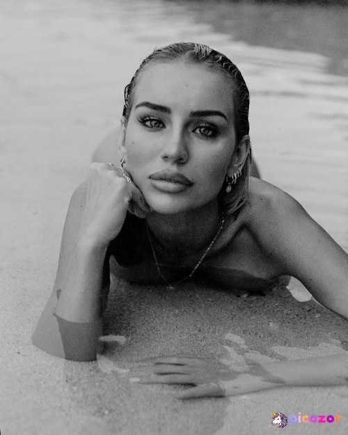 Julia Cavanagh - Image