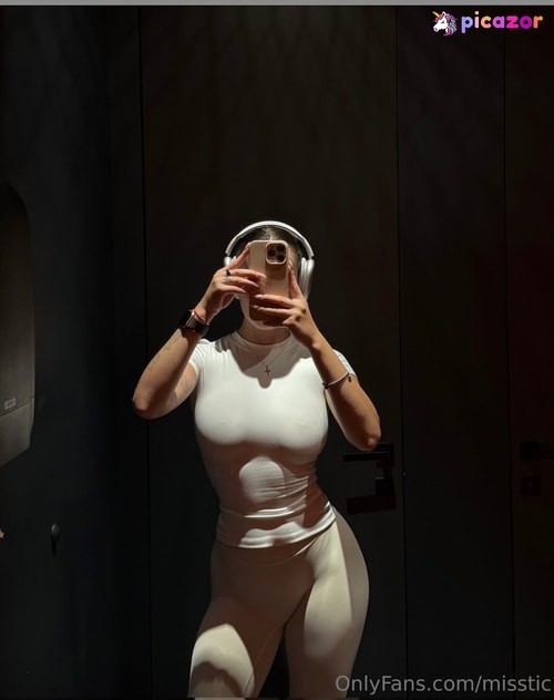 pretylittlething - Image