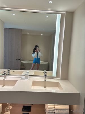 Riley Reid - Thumb