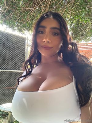 Violet Myers - Thumb