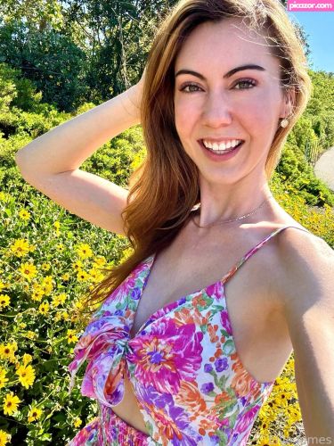 Ellie James - Image