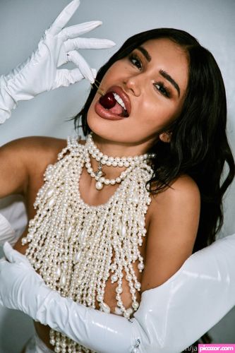 Janet Guzman - Image
