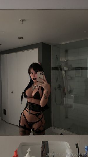 Effycutiexx  N28