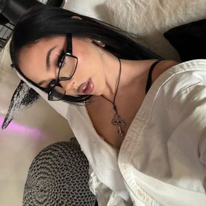 Maggie Lindemann - Thumb