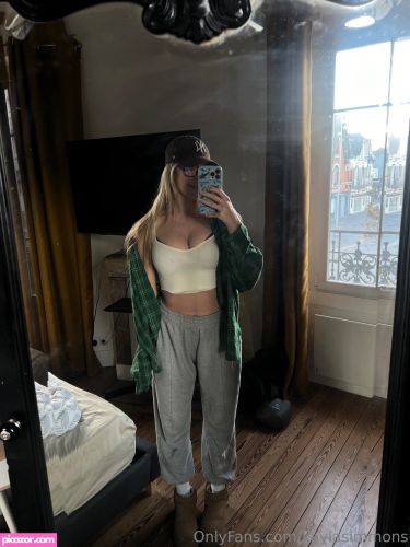 Kayla Simmons - Image