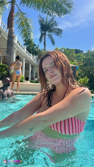 Bella Thorne N104