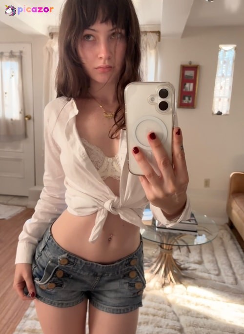 Ella Woolsey - Image
