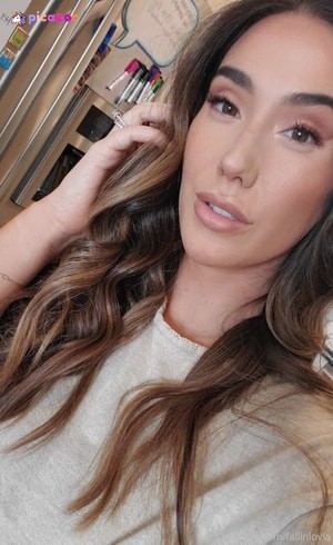 Eva Lovia N12