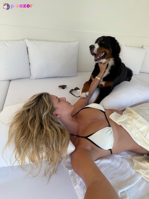 Natasha Oakley - Image