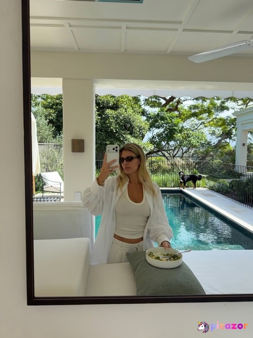 Natasha Oakley - Image