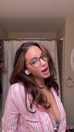 ari-nicholle-gold video #32 photo n 32