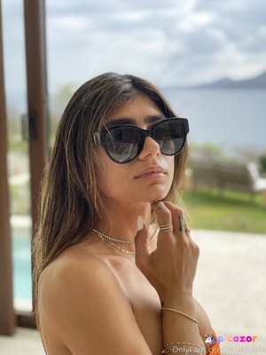 Mia Khalifa - Thumb