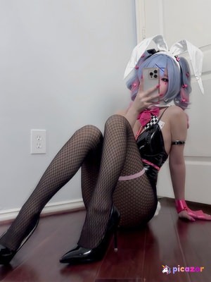 y3miku photo #4 photo n 4