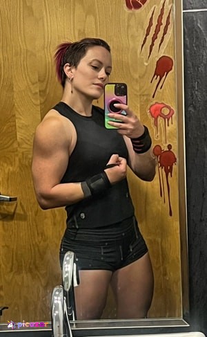 Claire Max - Thumb