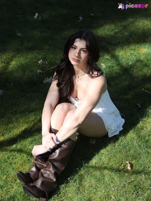Mikayla Campinos - Image