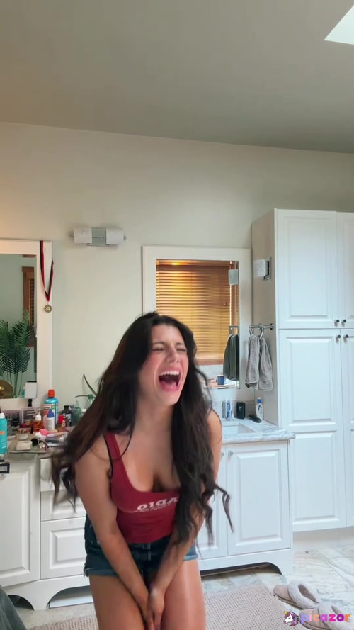 Mikayla Campinos - Image