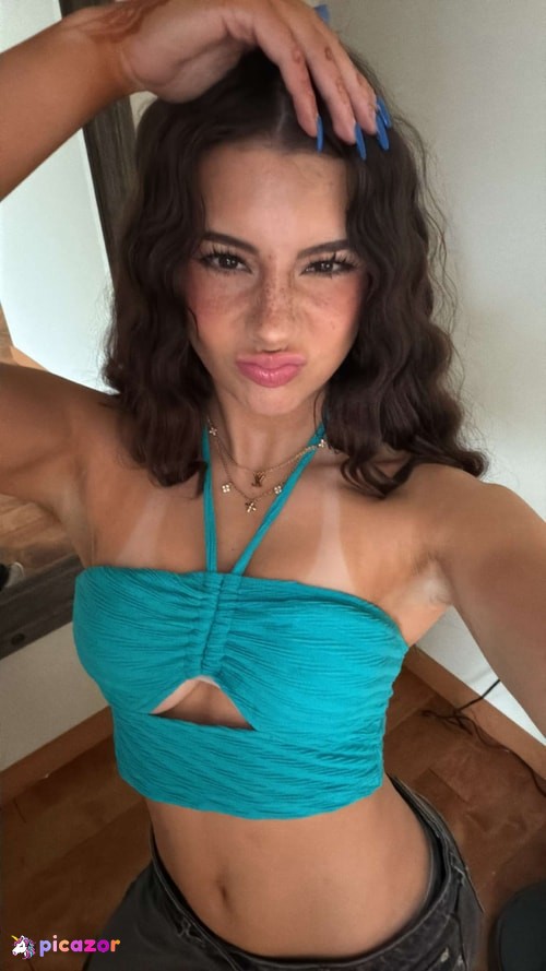 Mikayla Campinos - Image