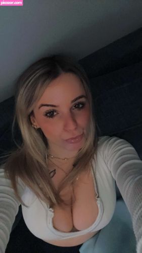 Kaitlyn Krems - Image