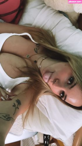 Kaitlyn Krems - Image