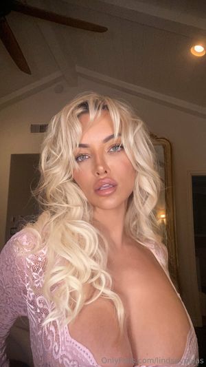 Lindsey Pelas - Thumb