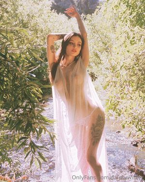Dainty Wilder - Thumb