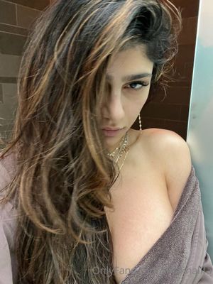 Mia Khalifa - Thumb