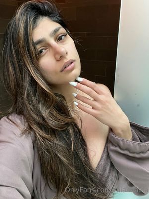 Mia Khalifa - Thumb
