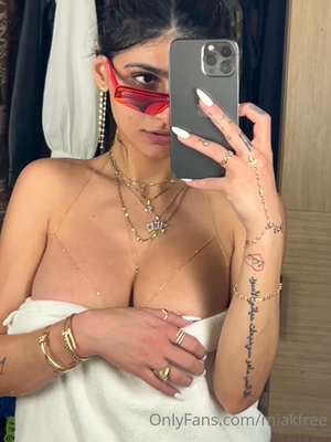 Mia Khalifa - Thumb