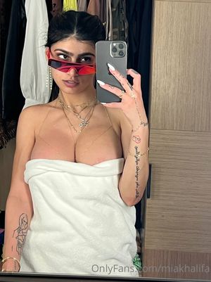Mia Khalifa - Thumb