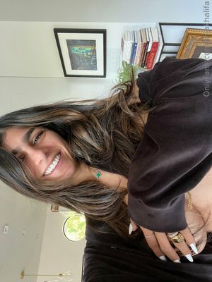 Mia Khalifa - Thumb