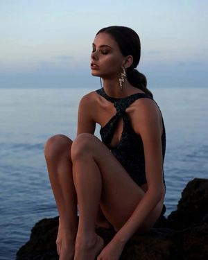 meika-woollard-1 photo #1 photo n 1