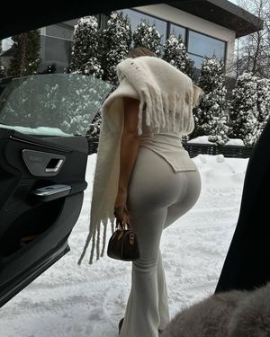 claudiaisabellaa  - Thumb