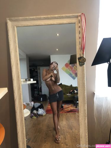 Tori Vikk  - Image