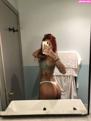 Tori Vikk  - Image
