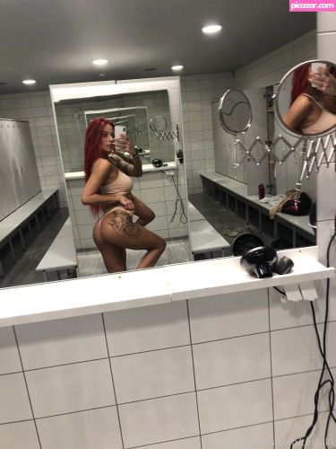 Tori Vikk  - Image