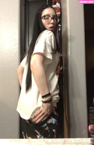 blackhairporcelainskin - Image