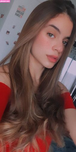 Yiyi Castelli  - Image