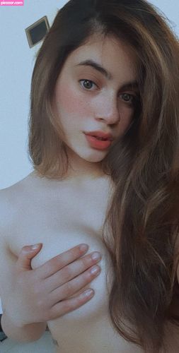 Yiyi Castelli  - Image