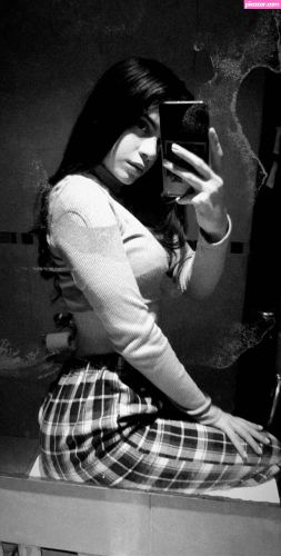 Yiyi Castelli  - Image