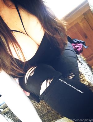 Xneonpinkyx  N2