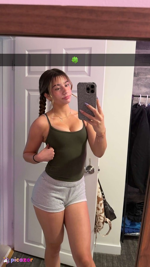 Mikayla Campinos - Image